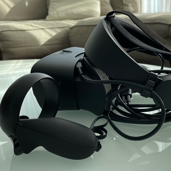 Oculus Rift S, PC-Powered VR Gaming Headset - Windows. - Picture 3 of 10